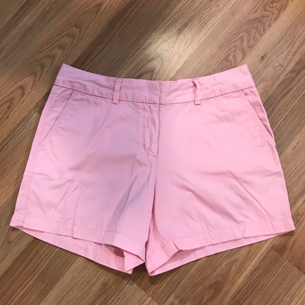 Vineyard Vines classic twill shorts. Size 8